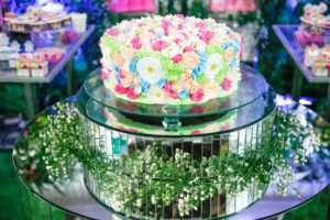 Read more about the article The Perfect Pairing: Flowers and Cakes for Every Occasion in 2023