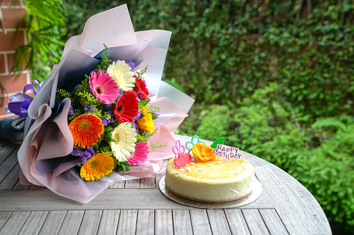 flowers and cakes 